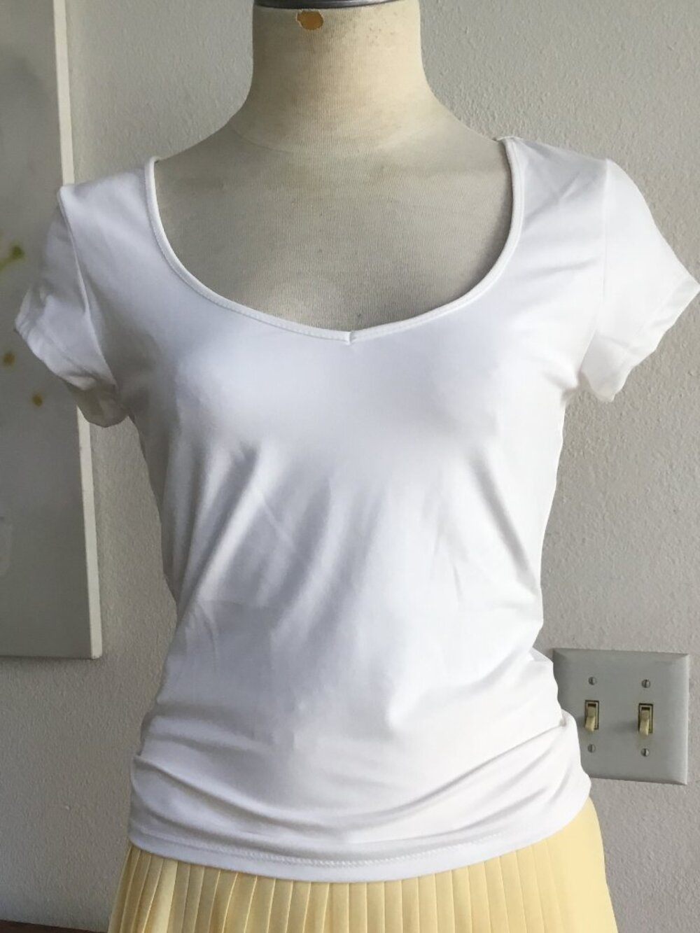 SHOSHO Super Soft Top Tee T-Shirt Scoop Neck Short Sleeve Stretch Wht S